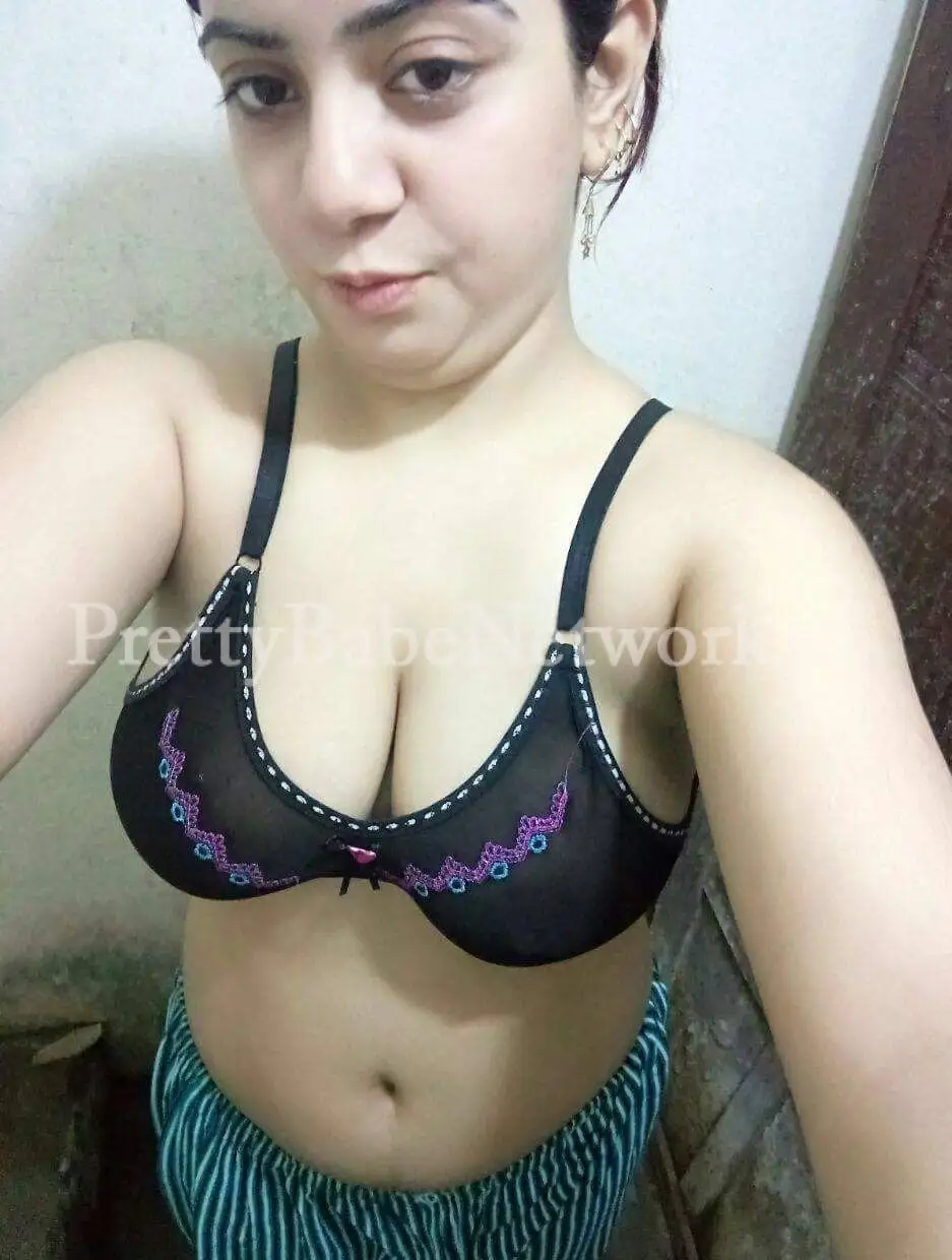 Married Muslim Wife Safina—A Mature Housewife Escort in Noida Extension Phase 2
